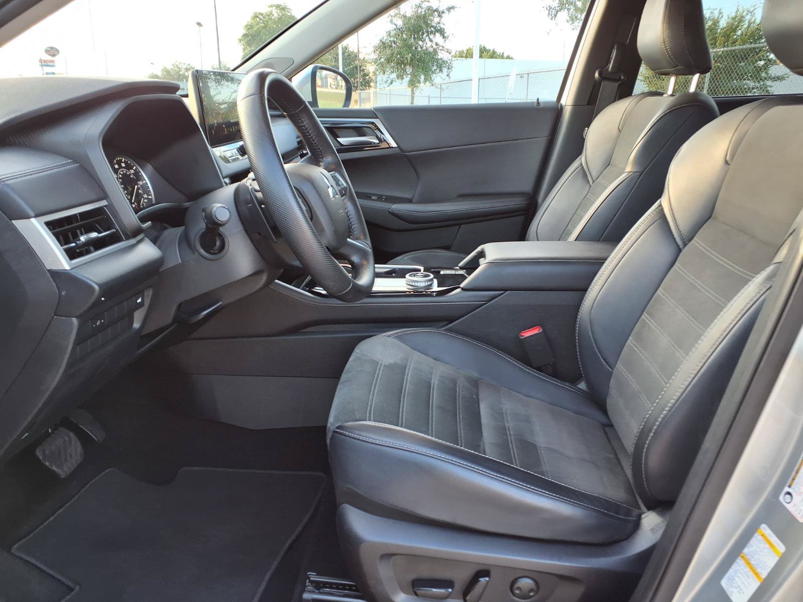 Used 2025 Mitsubishi Outlander SE FWD image 16