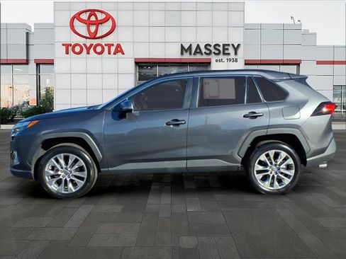 Used 2022 Toyota RAV4 XLE Premium image 6