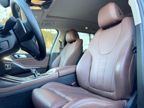 Used 2022 BMW X7 xDrive40i w/ Premium Package image 16