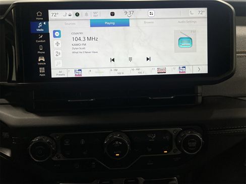 Used 2024 Jeep Wrangler Sahara image 16