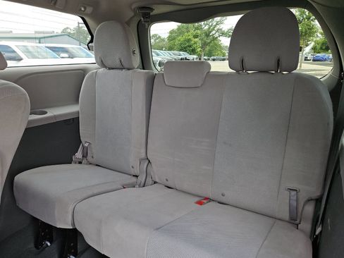 Used 2020 Toyota Sienna L FWD image 14