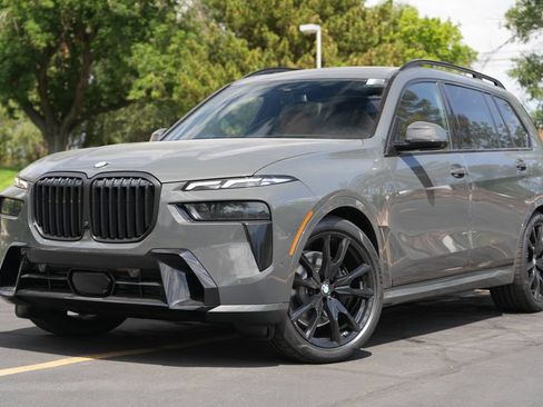 New 2027 BMW X7 xDrive40i w/ M Sport Package AWD/4WD image 1