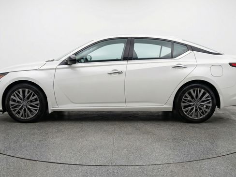 Used 2025 Nissan Altima 2.5 SV image 5
