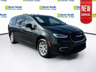 Used 2023 Chrysler Pacifica Touring-L
