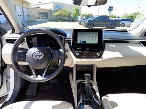 Used 2024 Toyota Corolla Cross XLE AWD/4WD image 25