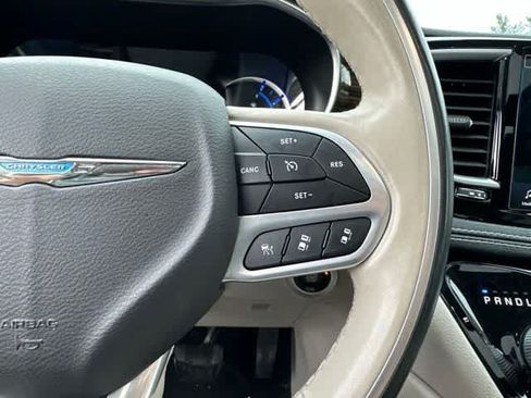 Used 2021 Chrysler Pacifica Limited FWD image 10