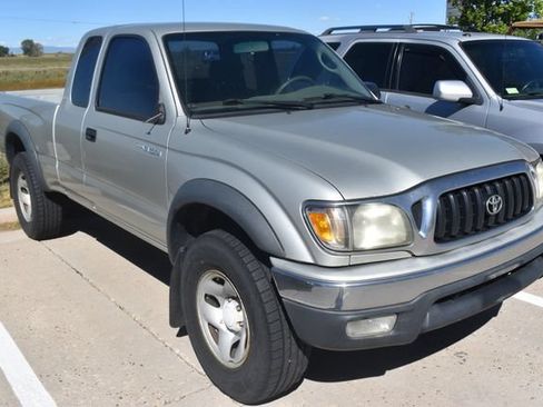 Used 2004 Toyota Tacoma 4x4 Xtracab V6 w/ SR5 Pkg image 3