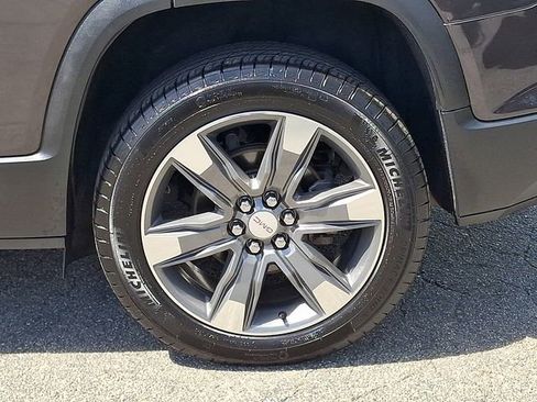 Used 2017 GMC Acadia SLT AWD/4WD image 30