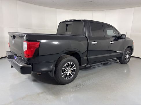 Used 2021 Nissan Titan SV w/ SV Convenience Package image 8
