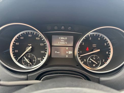 Used 2010 Mercedes-Benz GL 450 4MATIC image 2