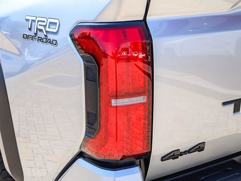 Used 2025 Toyota Tacoma TRD Off-Road AWD/4WD image 10