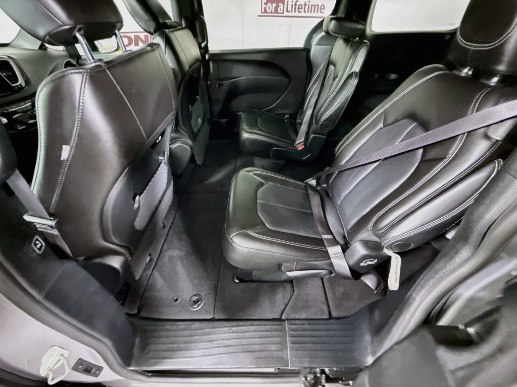 Used 2025 Chrysler Pacifica Select FWD image 26