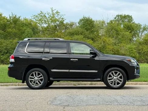 Used 2013 Lexus LX 570 4WD w/ Luxury Pkg image 38