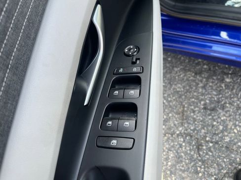 Used 2025 Hyundai Elantra Limited FWD image 22