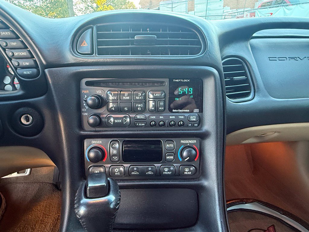 Used 2004 Chevrolet Corvette Coupe RWD image 32