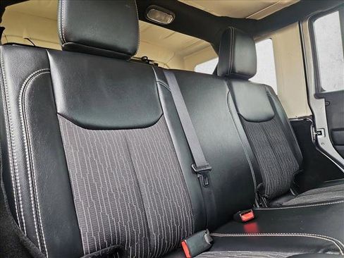 Used 2014 Jeep Wrangler Freedom Edition image 17