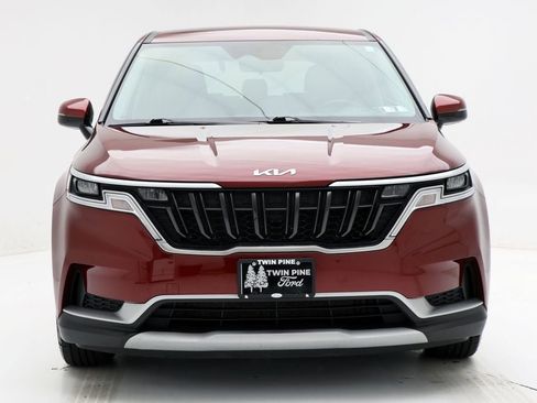 Used 2024 Kia Carnival LX image 5