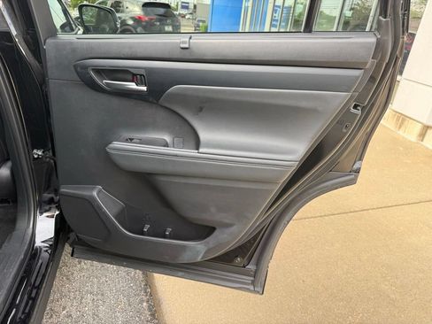 Used 2025 Toyota Highlander XSE AWD/4WD image 38