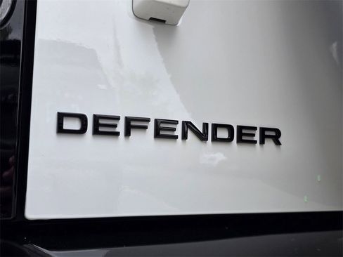 New 2025 Land Rover Defender 90 V8 image 9