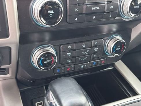 Used 2019 Ford F150 Lariat w/ Equipment Group 502A Luxury AWD/4WD image 19