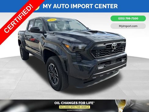 Used 2025 Toyota Tacoma TRD Sport image 1