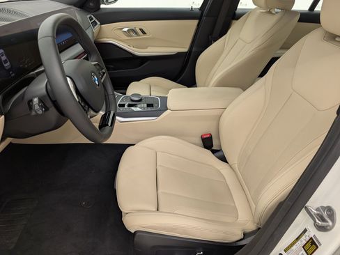 Used 2025 BMW 330i Sedan w/ Premium Package RWD image 5
