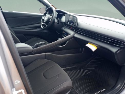 Certified 2025 Hyundai Elantra Sport image 20