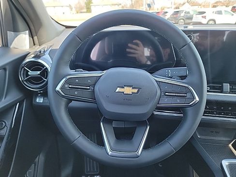 New 2026 Chevrolet Equinox LT w/ Convenience Package II AWD/4WD image 8