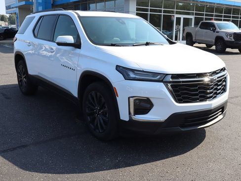 Used 2023 Chevrolet Traverse RS AWD/4WD image 2