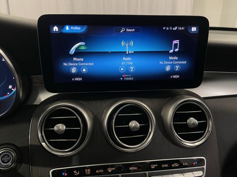 Used 2021 Mercedes-Benz GLC 300 4MATIC image 23