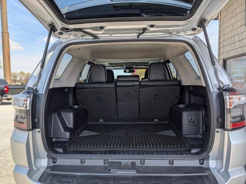 Used 2019 Toyota 4Runner TRD Off-Road Premium image 28