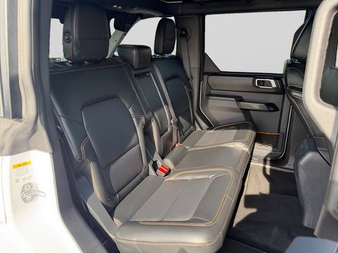 Used 2024 Ford Bronco Badlands w/ Sasquatch Package AWD/4WD image 18