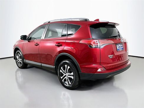 Used 2018 Toyota RAV4 LE image 5