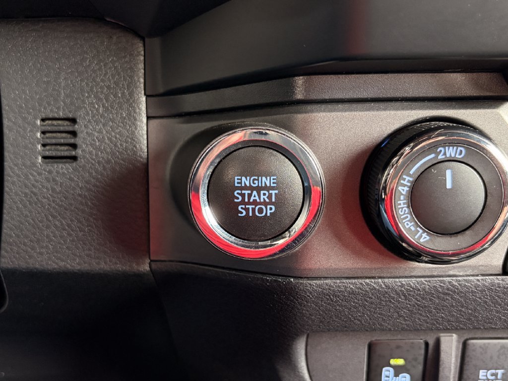 Used 2020 Toyota Tacoma TRD Pro AWD/4WD image 28