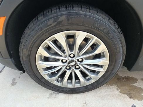 Used 2024 Cadillac XT4 Premium Luxury image 11