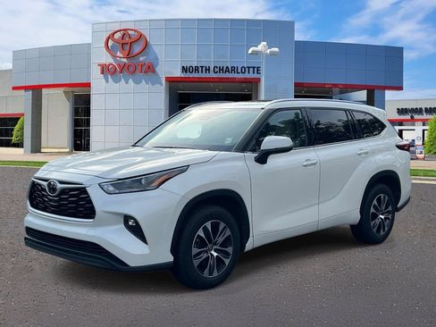 Used 2021 Toyota Highlander XLE FWD image 4