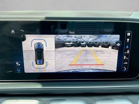 Used 2024 Mercedes-Benz GLS 450 4MATIC image 23