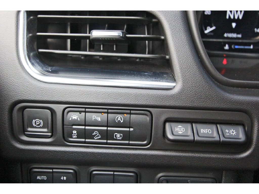 Used 2024 GMC Yukon AT4 w/ AT4 Premium Plus Package AWD/4WD image 25