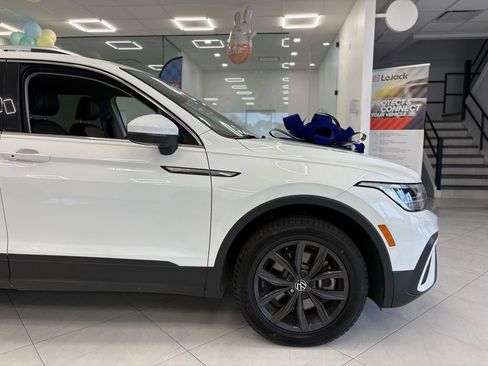 Used 2024 Volkswagen Tiguan SE image 9