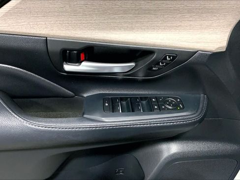 Used 2024 Toyota Grand Highlander AWD image 36