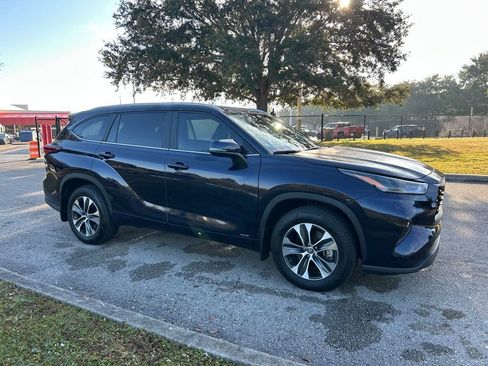 Certified 2025 Toyota Highlander XLE image 7