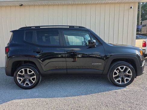 Used 2017 Jeep Renegade Latitude w/ Cold Weather Group AWD/4WD image 5