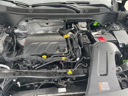 Used 2025 Chevrolet Trax LT w/ LT Convenience Package image 31