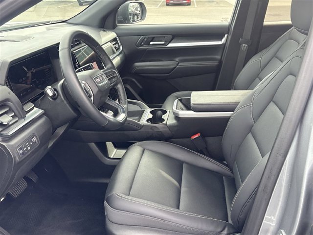 Used 2025 GMC Terrain Elevation w/ Elevation Premium Package AWD/4WD image 19