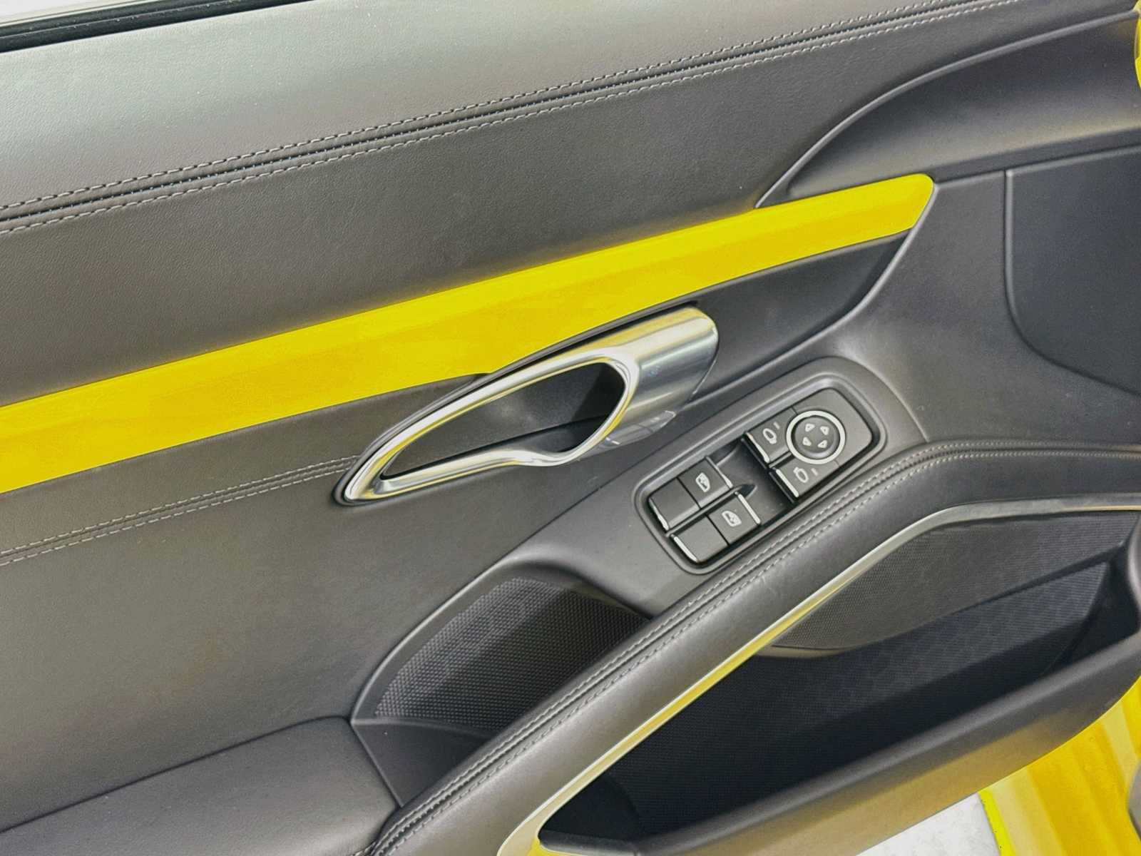 Certified 2023 Porsche 718 Cayman RWD image 11