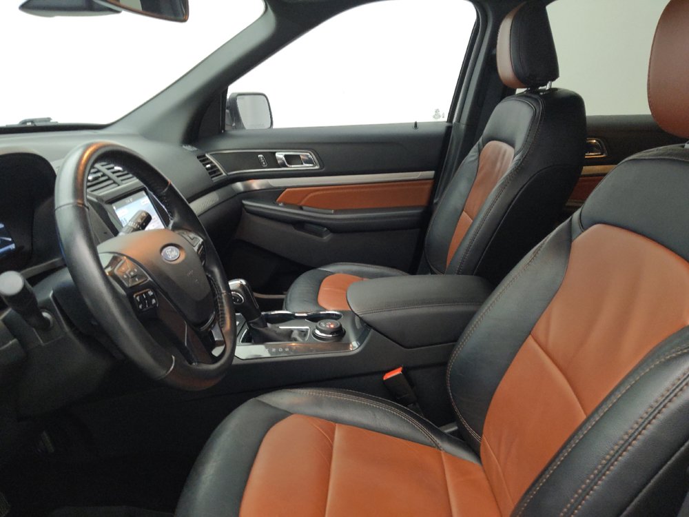 Used 2019 Ford Explorer XLT w/ Equipment Group 202A AWD/4WD image 17
