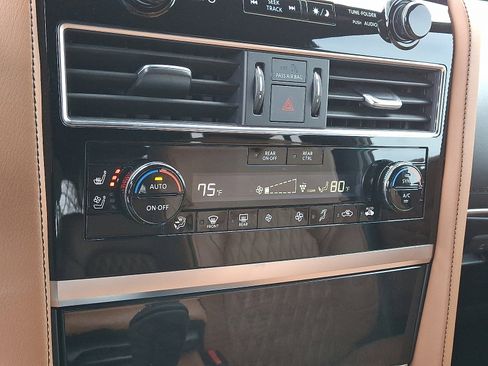 Used 2024 INFINITI QX80 Sensory image 17