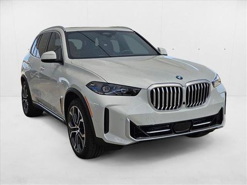 Used 2026 BMW X5 xDrive40i w/ Executive Package AWD/4WD image 3