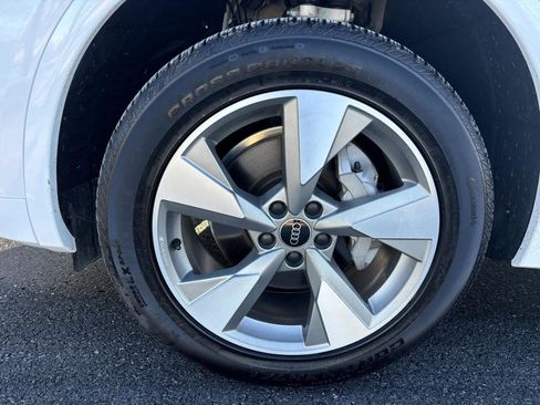 Used 2024 Audi Q5 Premium w/ Convenience Package image 27
