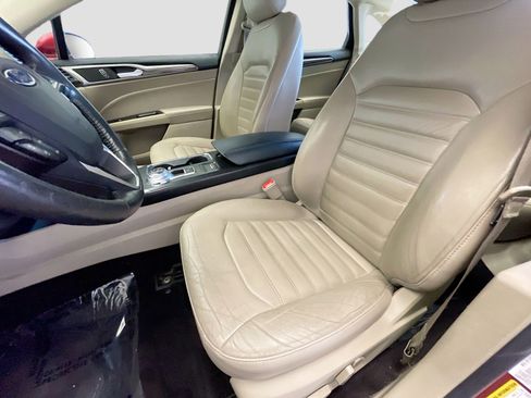 Used 2017 Ford Fusion SE w/ Fusion SE Technology Package FWD image 13